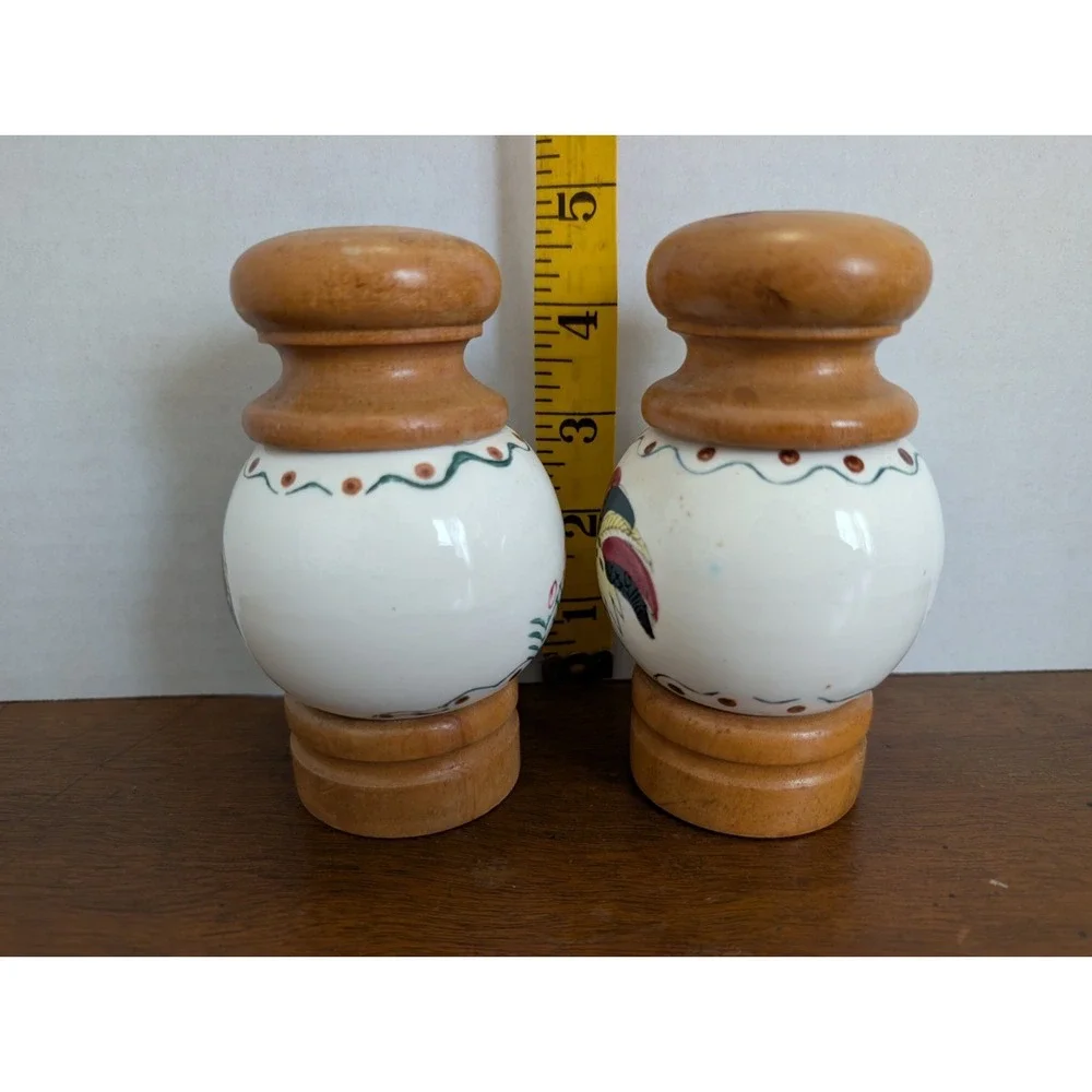 Vintage Hand Painted Rooster Salt & Pepper Shakers, Wood &Ceramic, 4.5